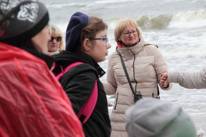 Różaniec do Granic na plaży w Ustce