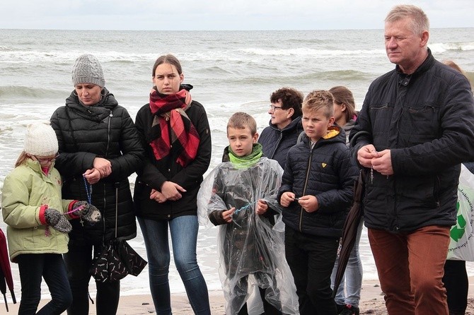 Różaniec do Granic na plaży w Ustce