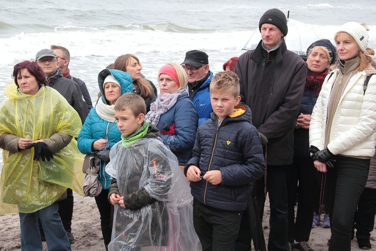 Różaniec do Granic na plaży w Ustce