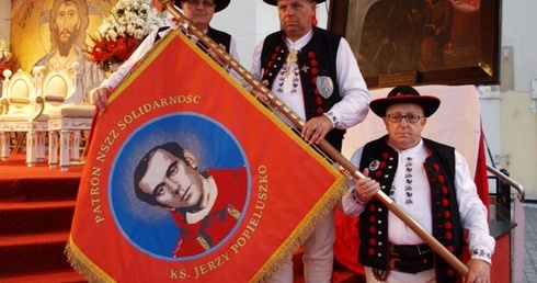 Nowy sztandar podbeskidzkiej "Solidarności"