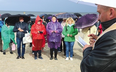 Uczestnicy modlitwy byli przygotowani na każdą pogodę. 