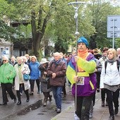 Z kościołów stacyjnych całej archidiecezji wyruszyły tłumy wiernych...