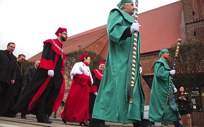 ◄	Przemarsz do siedziby Akademii Gorzowskiej przy ulicy Chopina.