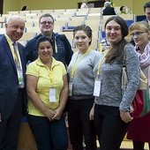 Jednym z prelegentów był prof. Bogdan Chazan (z lewej).