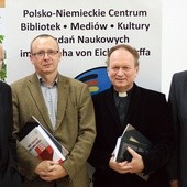 Od lewej: prof. Piotr Madajczyk, dr Bernard Linek, ks. Piotr Tarlinski, dr Sebastian Rosenbaum.