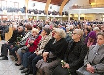 ▲	W uroczystości wzięli udział wierni z parafii, ale także pielgrzymi z całej archidiecezji.