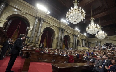 Premier Katalonii proponuje zawieszenie skutków deklaracji niepodległości