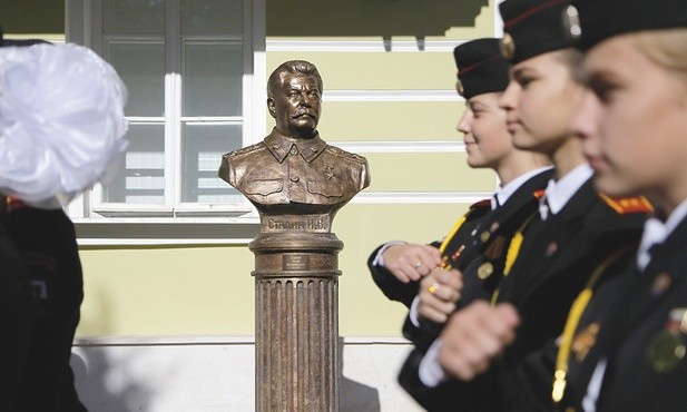 Kult trwa. Na zdjęciu odsłonięcie popiersia Stalina w centrum Moskwy w czerwcu br.