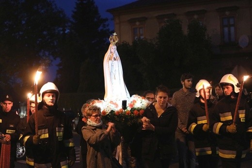 Różańcowa procesja fatimska w Czechowicach-Dziedzicach