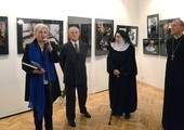 Spotkanie z s. Małgorzatą Borkowską poprzedziło otwarcie wystawy fotografii autorstwa Wojciecha Stana, radomskiego artysty fotografika