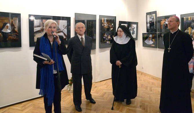 Spotkanie z s. Małgorzatą Borkowską poprzedziło otwarcie wystawy fotografii autorstwa Wojciecha Stana, radomskiego artysty fotografika