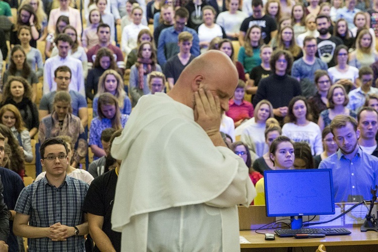 O. Szustak na SGGW. Sześć i pół rady na szczęśliwe małżeństwo