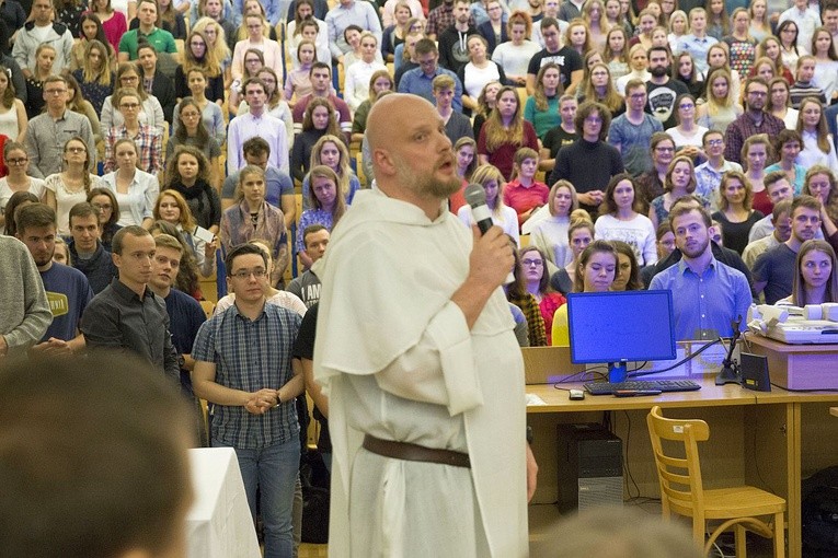 O. Szustak na SGGW. Sześć i pół rady na szczęśliwe małżeństwo
