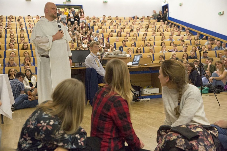 O. Szustak na SGGW. Sześć i pół rady na szczęśliwe małżeństwo