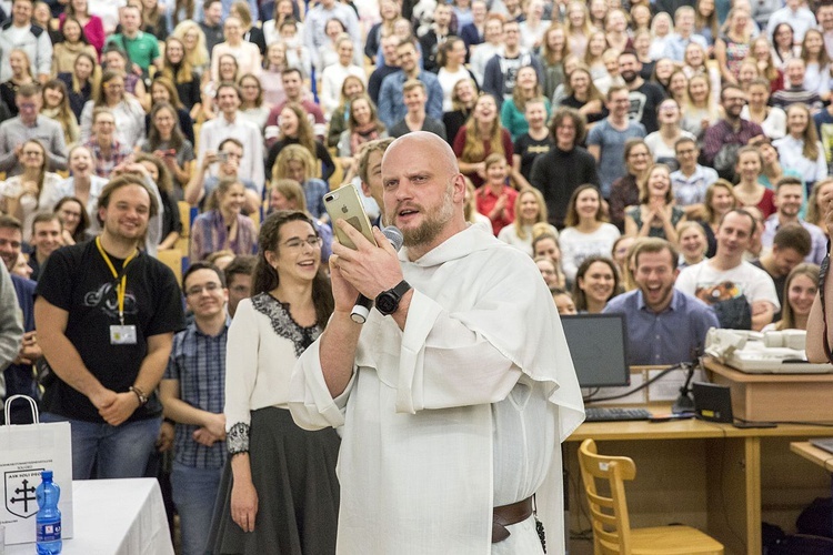 O. Szustak na SGGW. Sześć i pół rady na szczęśliwe małżeństwo