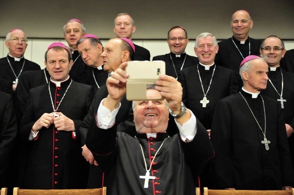 Biskupi z zupełnie innej perspektywy i selfie... z nuncjuszem