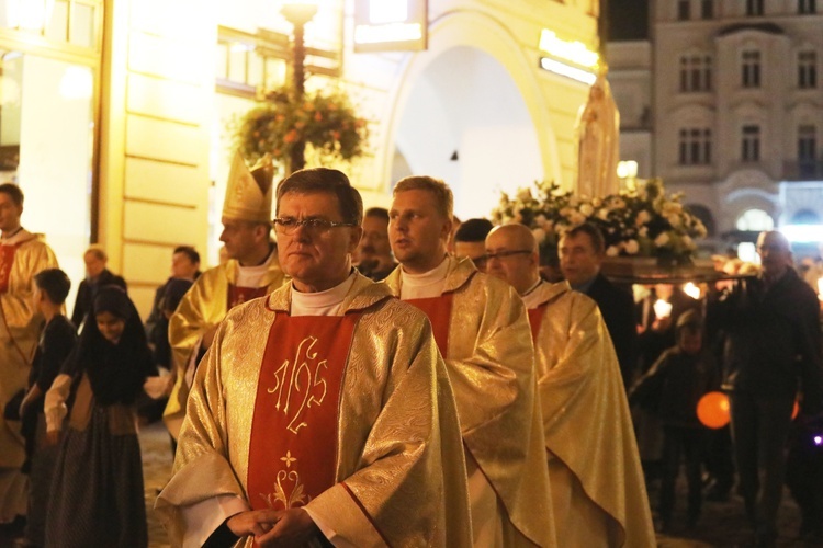 Poświęcenie figury MB Fatimskiej u św. Marii Magdaleny w Cieszynie