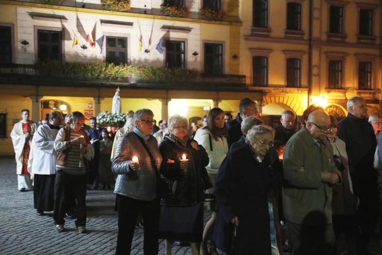 Poświęcenie figury MB Fatimskiej u św. Marii Magdaleny w Cieszynie