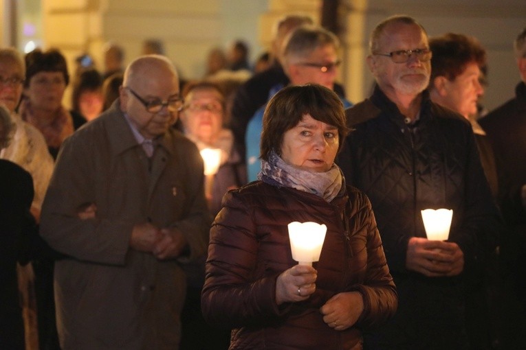 Poświęcenie figury MB Fatimskiej u św. Marii Magdaleny w Cieszynie