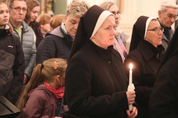 Poświęcenie figury MB Fatimskiej u św. Marii Magdaleny w Cieszynie