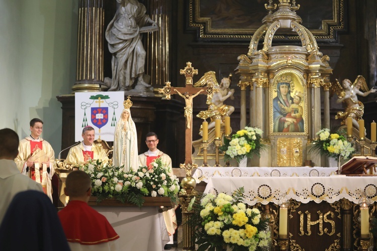 Poświęcenie figury MB Fatimskiej u św. Marii Magdaleny w Cieszynie