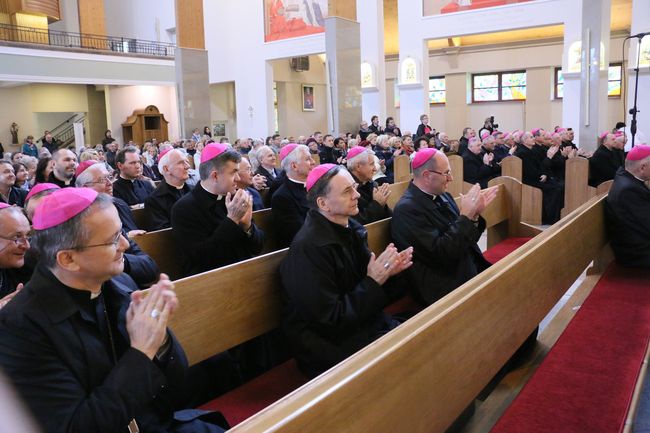 Biskupi u Matki Bożej Latyczowskiej