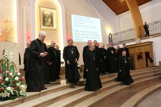 Biskupi u Matki Bożej Latyczowskiej