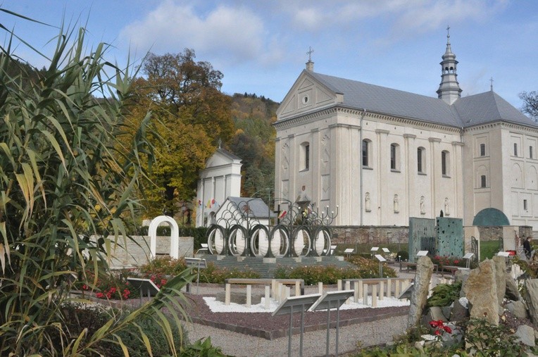 Święci Jan Paweł II i Maksymilian Kolbe w Muszynie