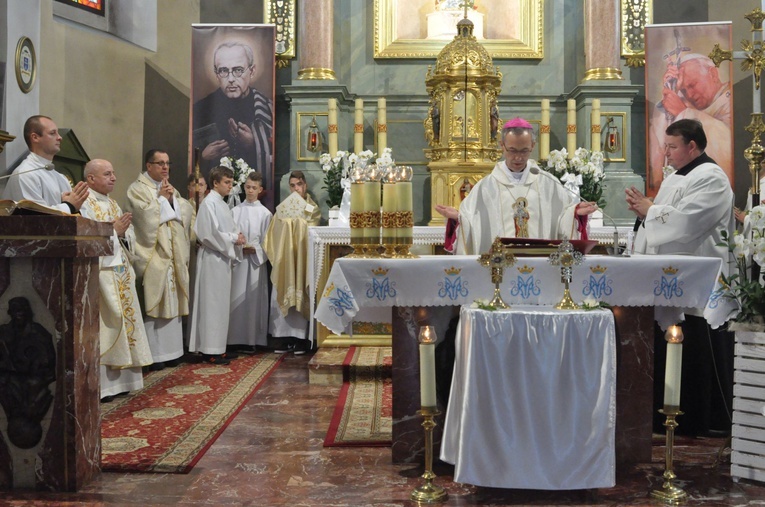 Święci Jan Paweł II i Maksymilian Kolbe w Muszynie
