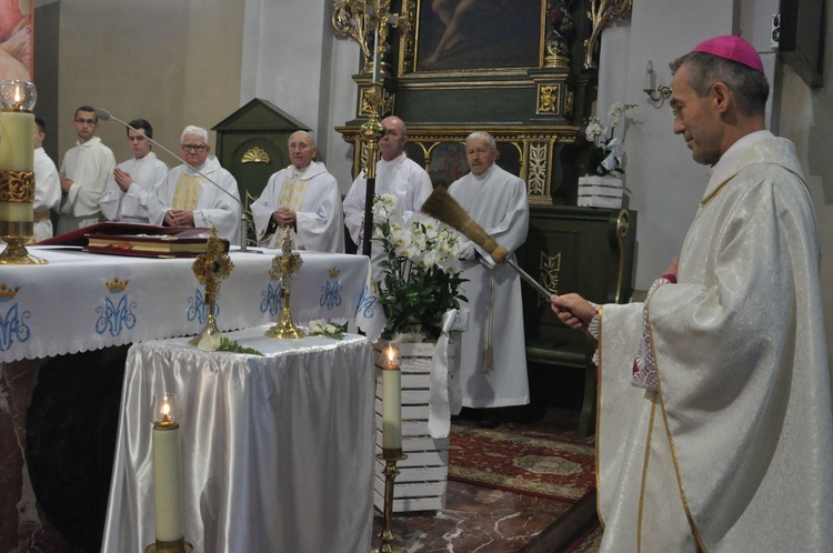 Święci Jan Paweł II i Maksymilian Kolbe w Muszynie