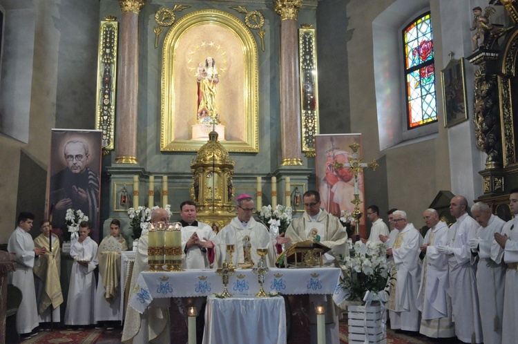 Święci Jan Paweł II i Maksymilian Kolbe w Muszynie