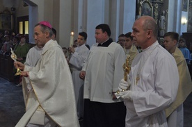 Bp Salaterski intronizuje relikwie św. Jana Pawła II i św. Maksymiliana
