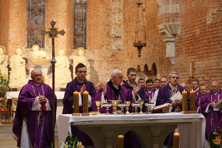 Pożegnanie bp. Wacława Świerzawskiego 