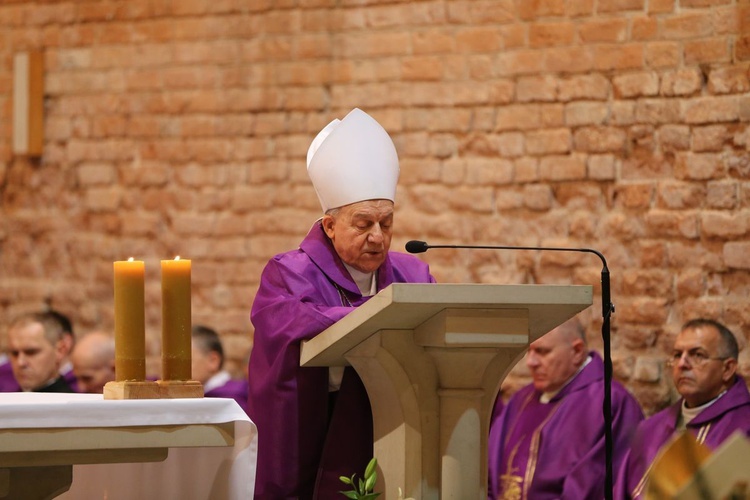 Pożegnanie bp. Wacława Świerzawskiego 