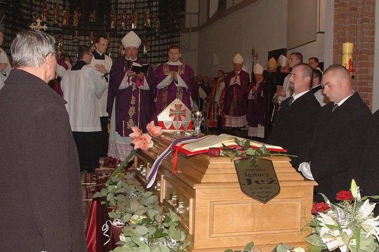 Pożegnanie w katedrze koszalińskiej