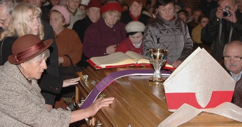 Żegnały go tłumy