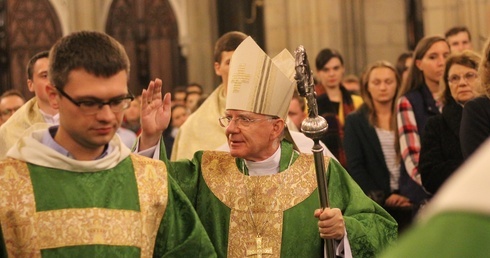 Szaleństwa świata przemijają, a krzyż trwa