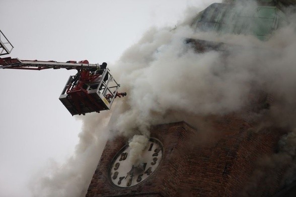 Pożar gorzowskiej katedry. Biegli znają przyczyny