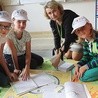 Katarzyna Mońka od pięciu lat prowadzi w szkole podstawowej w Jaczowie koło misyjne i nie może narzekać na brak pomysłów oraz zaangażowanie małych misjonarzy.