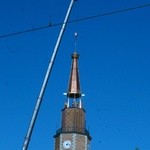 Zwieńczanie wieży kościoła MB Dobrej Rady w Krakowie-Prokocimiu