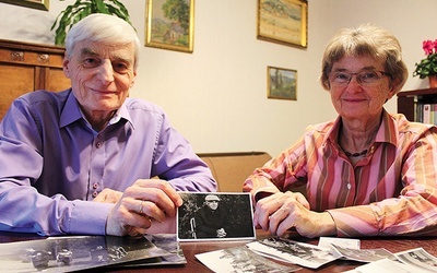 	Państwo Kamykowscy do dziś zachowali wiele fotografii z tamtego czasu. Na niektórych można znaleźć bp. Jana Pietraszkę.