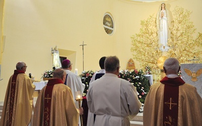 Biskup opolski zawierzył wszystkie rodziny Niepokalanemu Sercu Maryi.