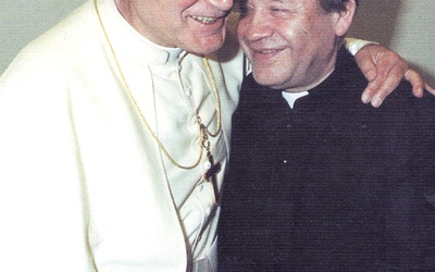 ▲	Był bliskim przyjacielem papieża Jana Pawła II.
