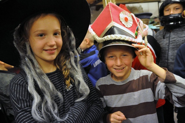 Dzieci z Miastka z wizytą w koszalińskim teatrze