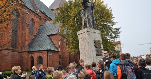 Dzieci z Miastka z wizytą w koszalińskim teatrze