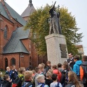 Dzieci z Miastka z wizytą w koszalińskim teatrze