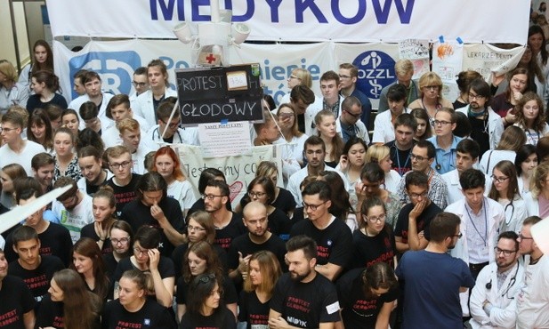 Kiedy rząd rozpatrzy projekt ustawy dot. finansowania służby zdrowia?