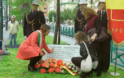 Pamiątkowa tablica w miejscu śmierci Gaetana Montanina.