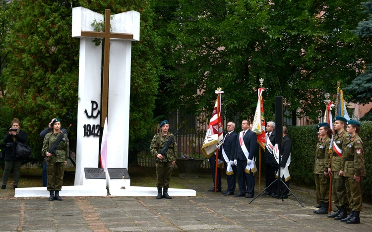 Uroczystości 75. rocznicy publicznych egzekucji przed Fabryką Broni w Radomiu