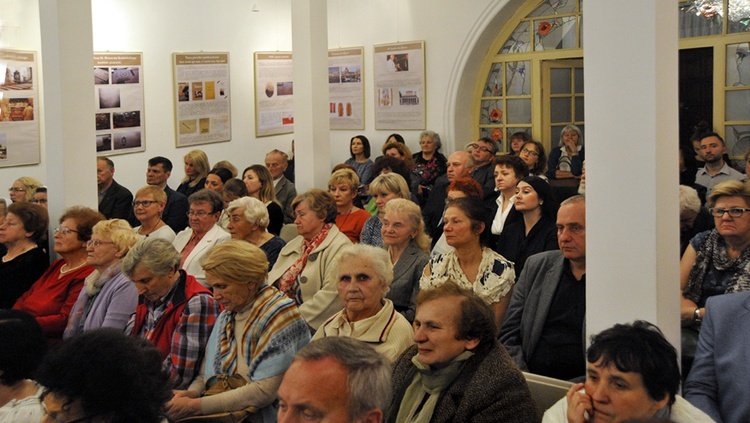 Wystawa o bł. Honoracie Koźmińskim w Pułtusku